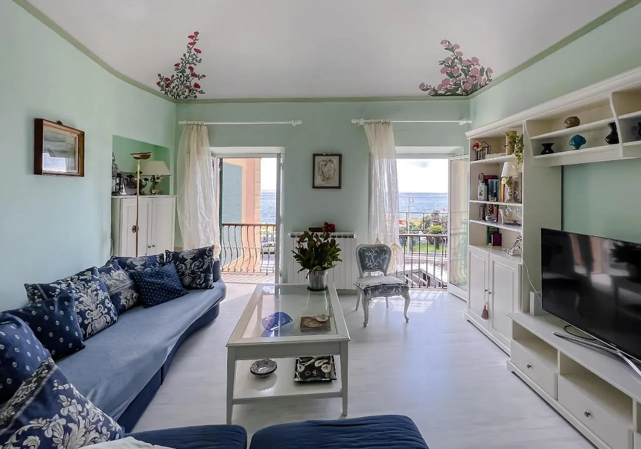 Splendido appartamento con vista mare su piazza Dante Varazze