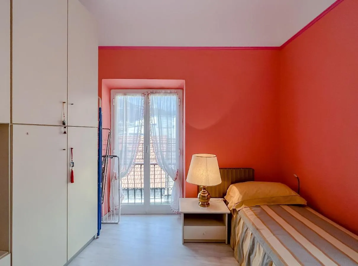 Splendido appartamento con vista mare su piazza Dante Varazze 0*,  Italia