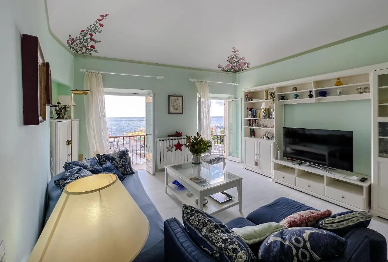 Splendido appartamento con vista mare su piazza Dante Varazze 0*,  Italia