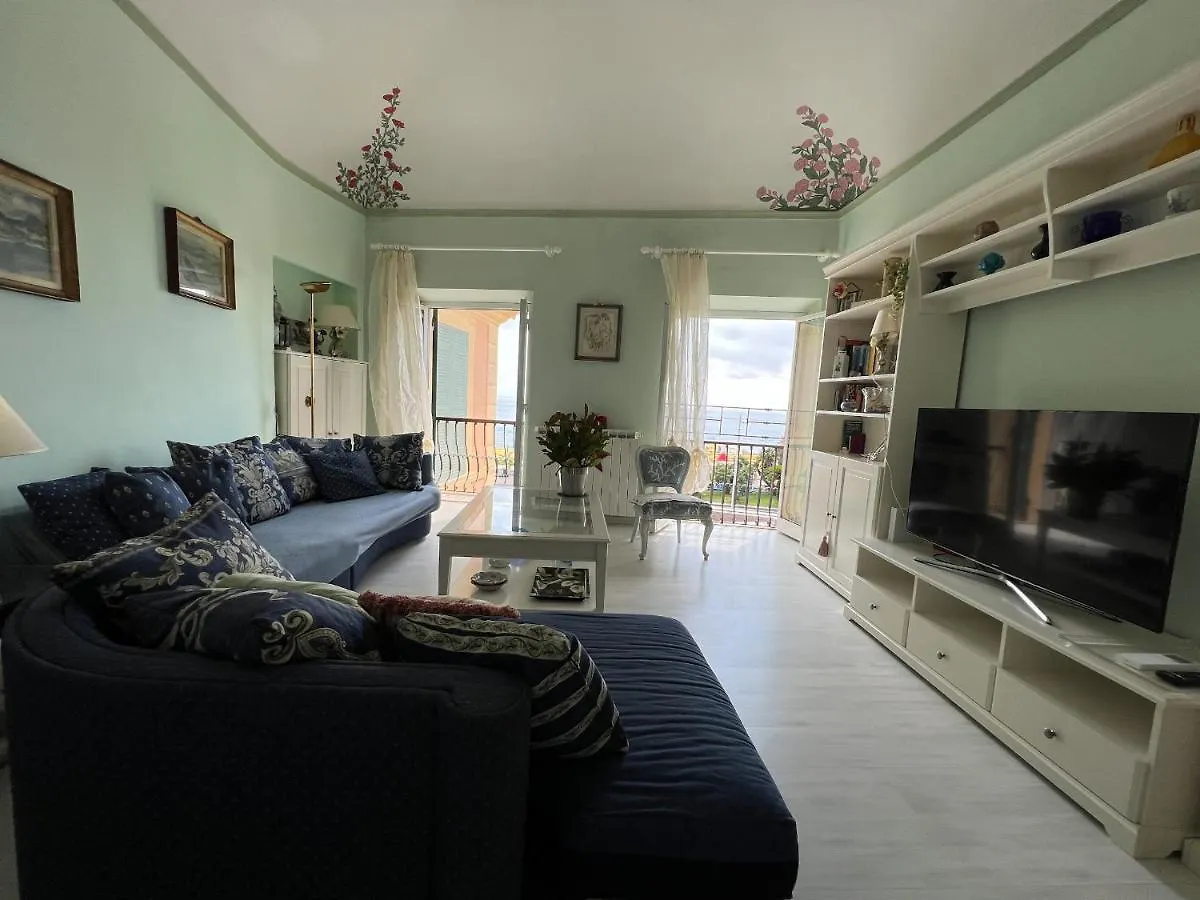 Splendido appartamento con vista mare su piazza Dante Varazze